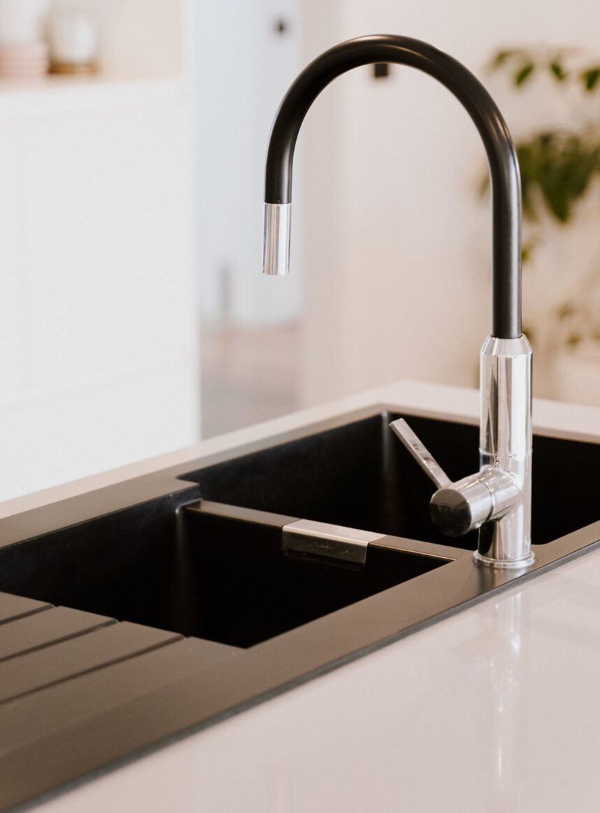 beautiful-modern-style-faucet-with-steel-sink-kitchen-e1687416542215.jpg